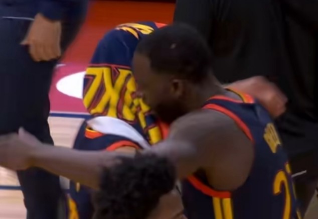  佛罗伦萨主场灯光故障比赛中断半小时  