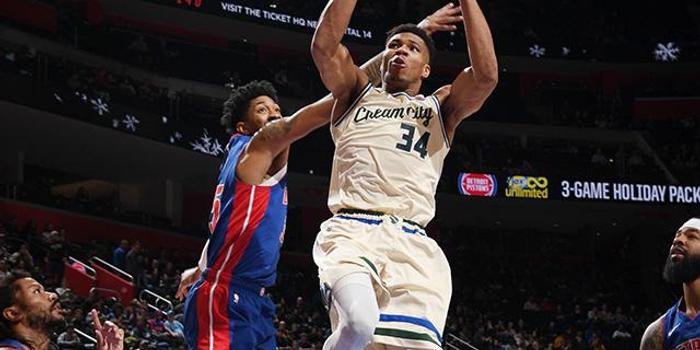  字母哥暴扣统治攻防两端雄鹿轻取活塞获六连胜